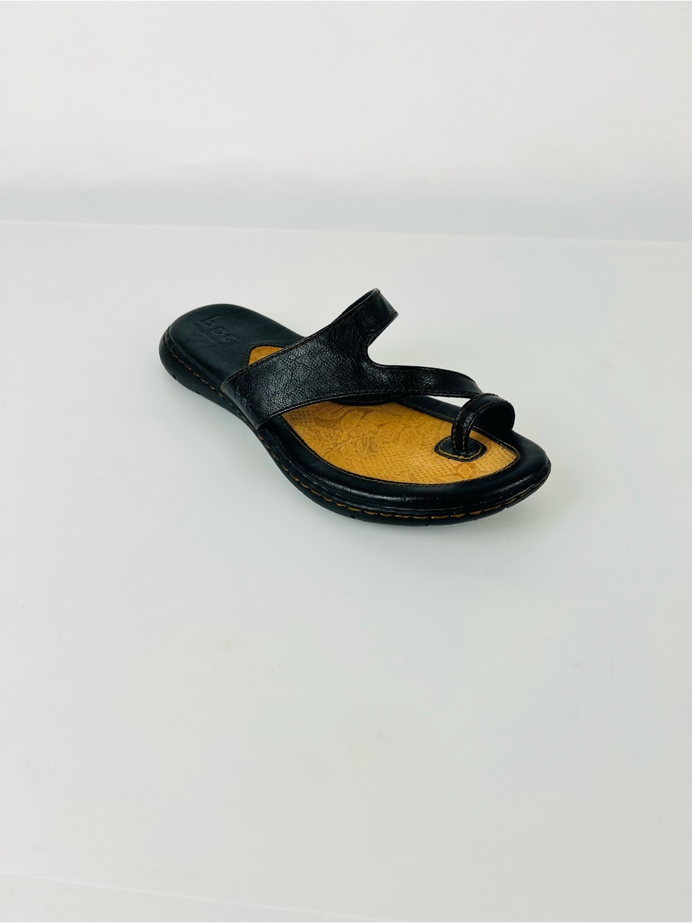 b.o.c. (Born Concept) Lauren Faux Leather Toe-Loop Comfort Sandals Black Size 7